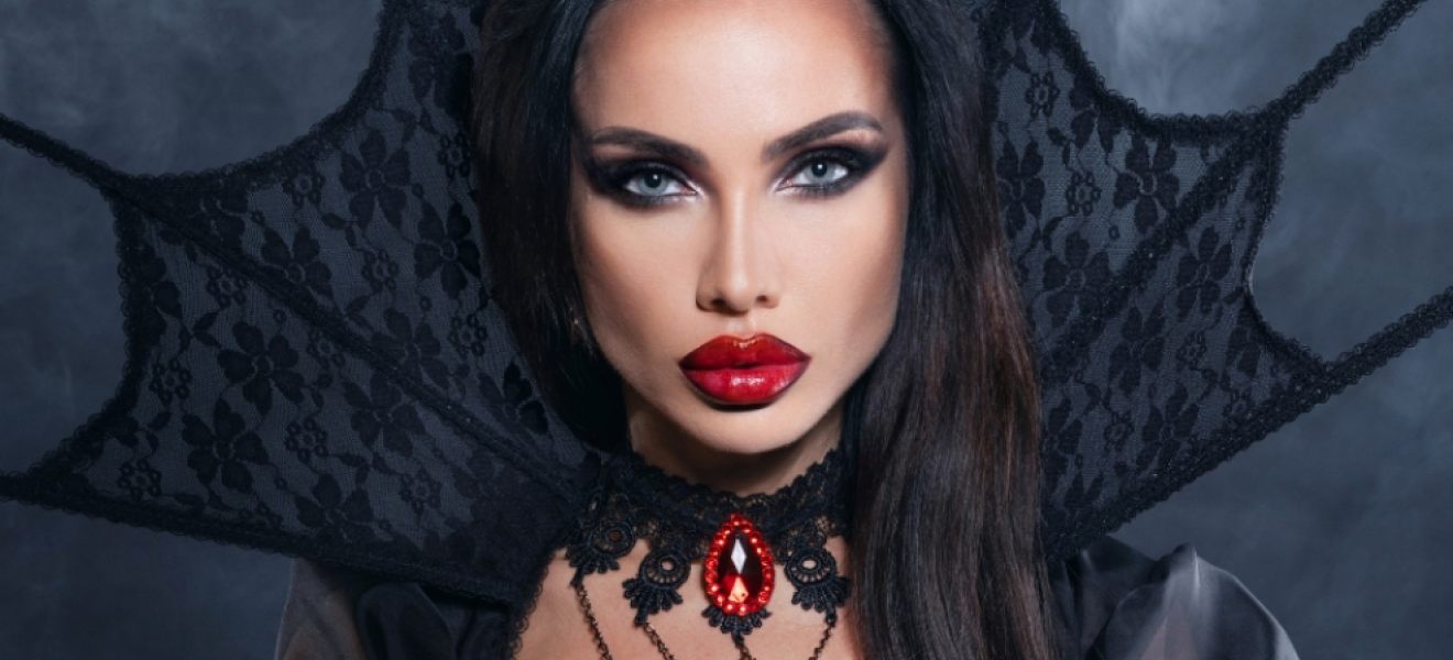 picture of a vampire make up look tutorial