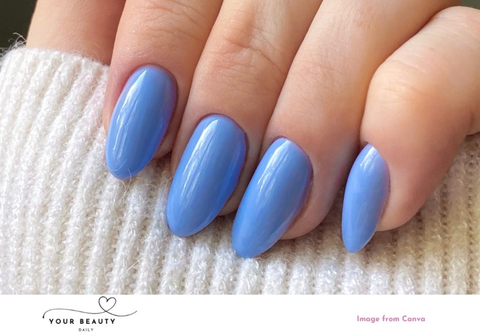 picture of blue nails that are on trend for spring nails