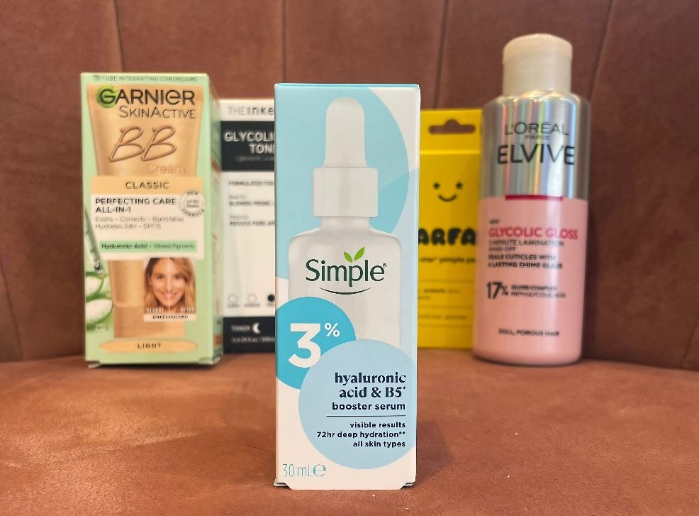 picture of a teen beauty haul including Simple Hyaluronic acid and b5